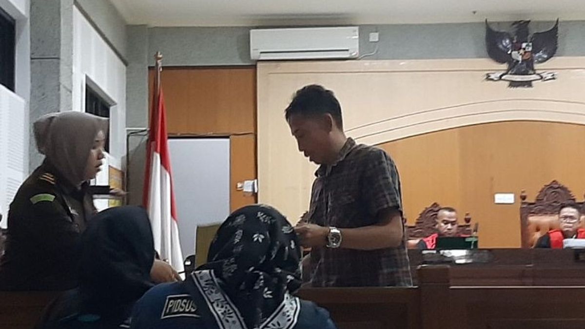 松巴哇地区医院的勒索案,目击者说他从雷卡南向被告Dede Hasan Basri提供了6倍的钱