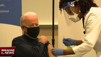 乔·拜登接受COVID-19疫苗第一次注射