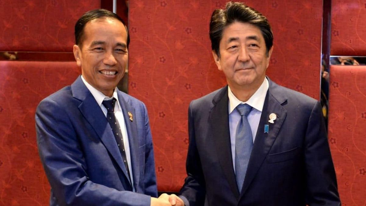 佐科威悲伤：安倍晋三为加强印尼与日本的合作做出贡献