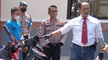 警察はインテルスマトラであると主張したオートバイ泥棒を逮捕します