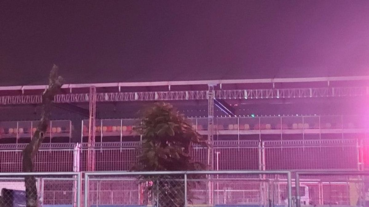 The Roof Of The Collapsing Formula E Tribune Has Been Installed Again