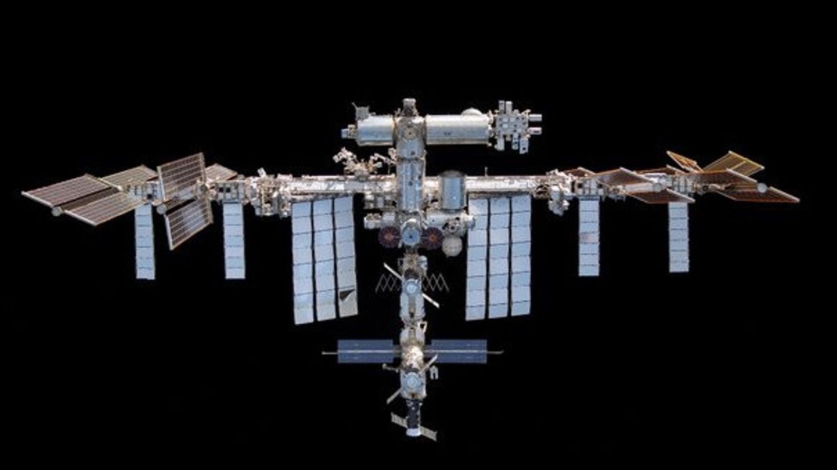 SpaceXは、国際宇宙ステーションを地球に向けるためにクレーンを作成します
