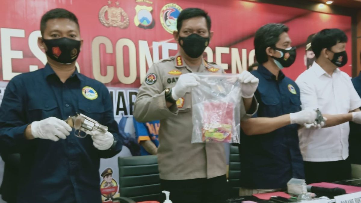Polisi Tangkap Pengedar Sabu di Jombang, Senpi dan Peluru Tajam Disita