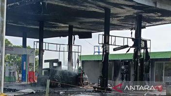 L300 Car Caught Fire When Filling Fuel At Sukoharjo Gas Station, Inside There Were 2 Drums