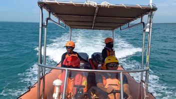 SAR Deploys 2 Ships To Search For 15 Crew Members Of The Sumber Mas Men's Ship On Masalembu Island