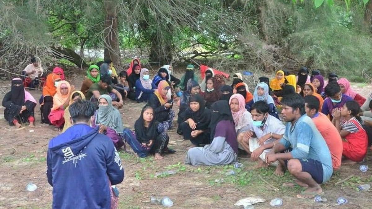 Police And COVID-19 Task Force Monitor The Presence Of 81 Rohingya Immigrants In East Aceh