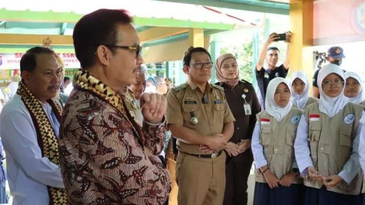 منع التقزم ، رئيس BKKBN لطلاب SMPN 1 Metro Lampung: لا تمارس الجنس خارج إطار الزواج