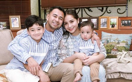 7 Potret Keluarga Artis di Hari Lebaran: Raffi Nagita Serba Biru, Syahrini Pilih Hitam