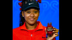 Boneka Labubu Penuh Kristal Ikut Temani Naomi Osaka di US Open, Penonton Terpukau