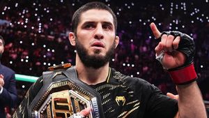 イスラム・マハチェフがUFC 311でレナート・モイロを素早く倒し、記録を樹立