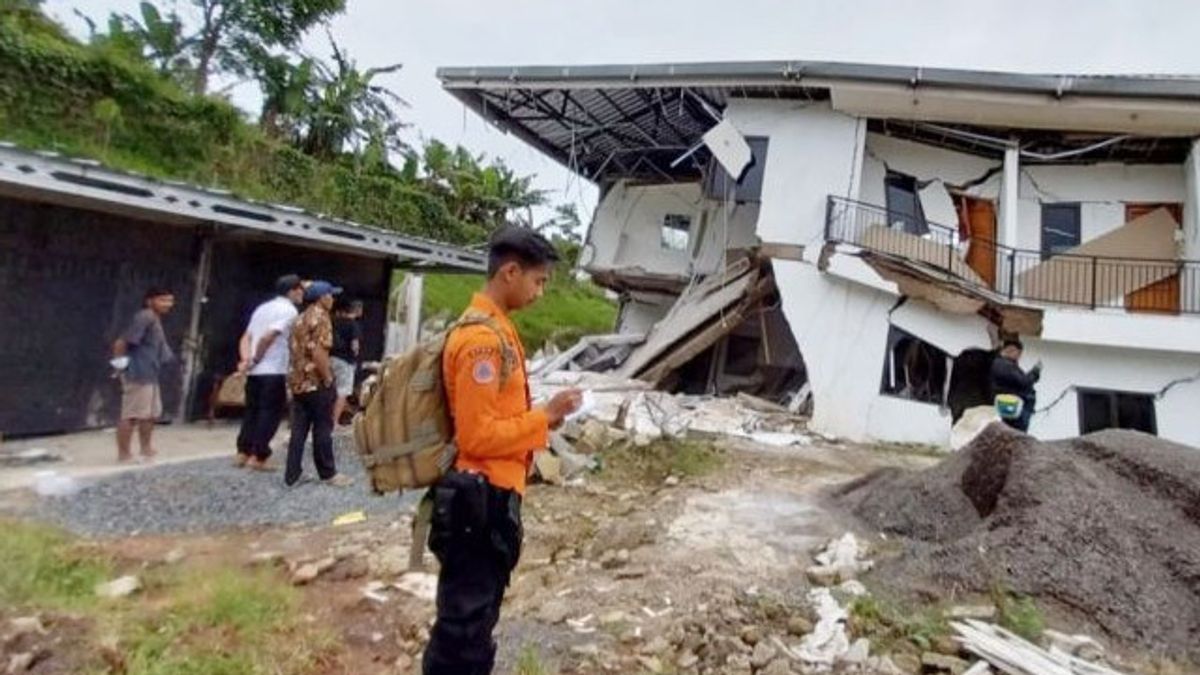 ボゴールは再び1キロメートルに沿って土地移動の災害に見舞われた