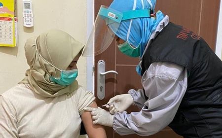 Warganet Pertanyakan Selebgram Helena Lim Ikut Vaksinasi COVID-19 di Puskesmas Kebon Jeruk