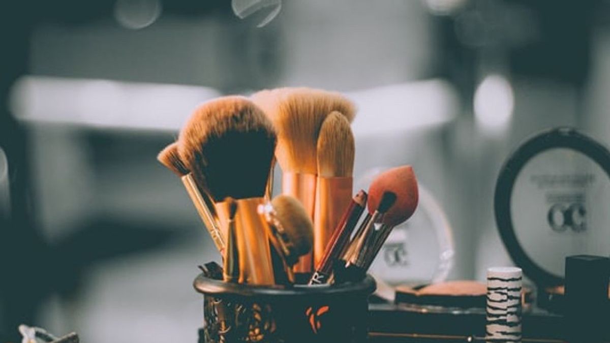 Kapan sih Waktu yang Tepat Ganti Brush Makeup? Ini Jawabannya