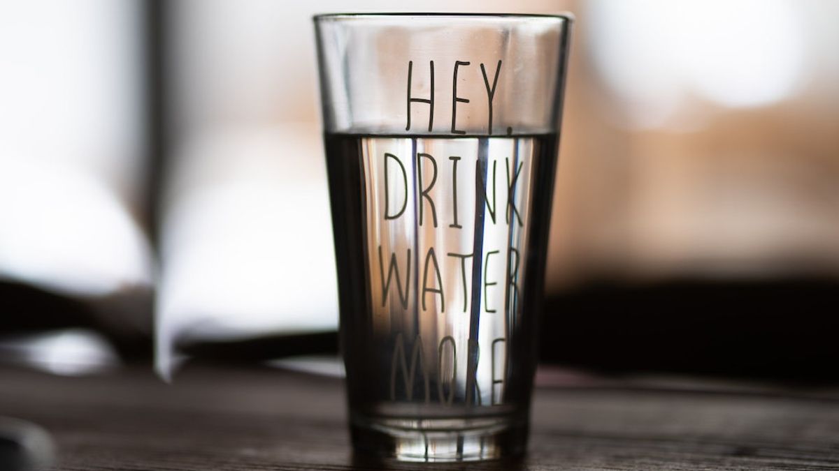 Dehidrasi dan Kecemasan Ternyata Berkaitan, Menurut Penelitian: Suasana Hati Membaik Kalau Cukup Minum