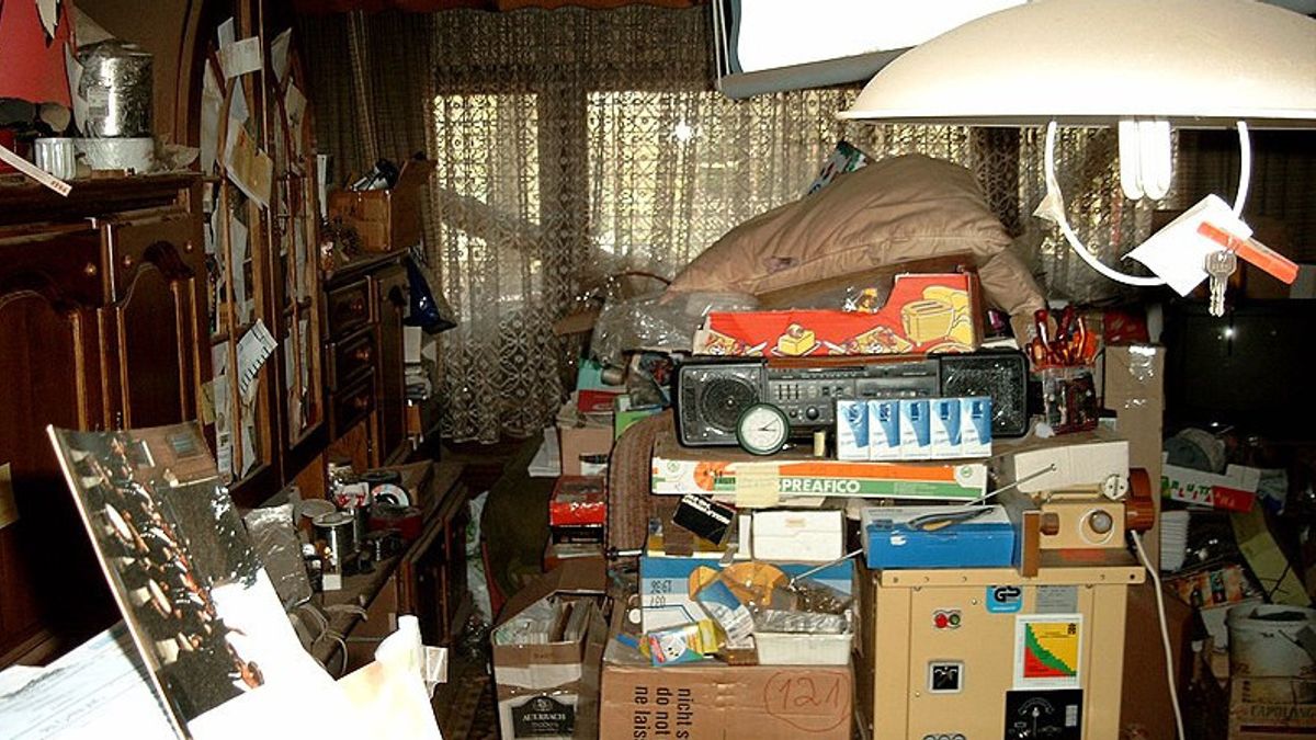Beware Of Hoarding Disorder Symptoms If You Like To Hoard Unusable Goods