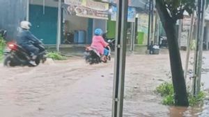 Hujan Deras 2 Jam, Beberapa Titik Jalan di Karawang Dilaporkan Banjir