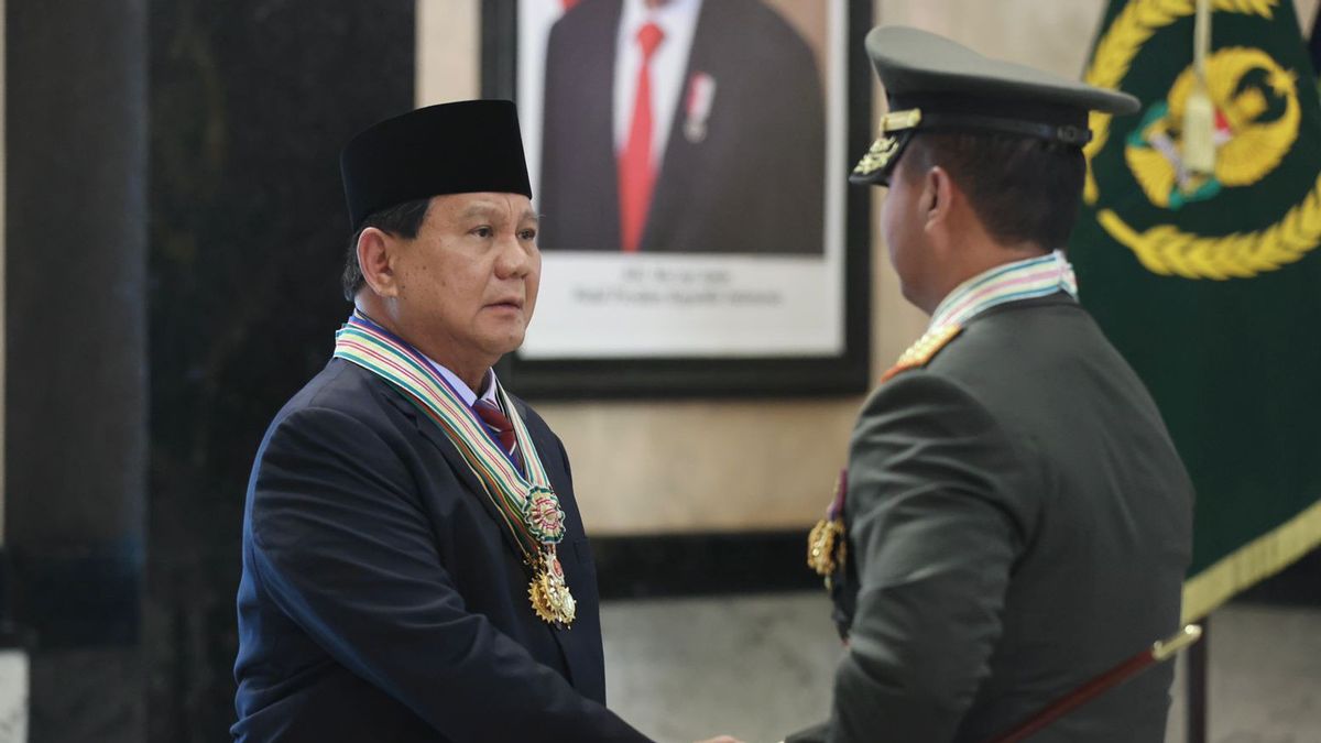 Terima Empat Bintang Kehormatan Utama, Prabowo Sampaikan Terima Kasih