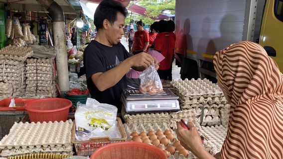 Egg Prices At Kramat Jati Market Increase To IDR 32,000 Per Kg