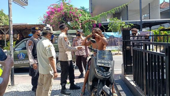 Langgar Protokol Kesehatan di Masa PPKM Darurat, 13 WNA di Bali Didenda Rp1 Juta 