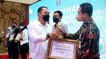 20 Companies In Surabaya That Save Energy Received An Award From Mayor Eri Cahyadi
