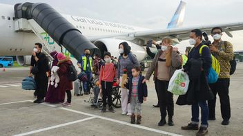 Penerbangan Hampir 26 Jam dan Sempat Transit di Madinah, Garuda Indonesia Evakuasi 80 WNI dari Ukraina