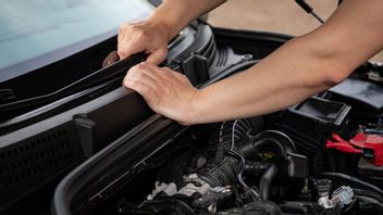 Car Care Tips In The Dry Season: The Importance Of Protection From The Sun For Rubber And Plastic Components