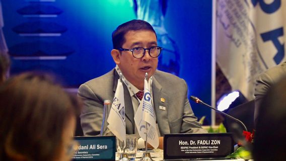 法德利·宗（Fadli Zon）确认政党财政必须清洁以消除腐败