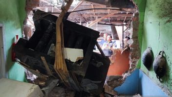 デュレンパーム油のシンカウ工場が爆発し、投げ機が住民の家を襲い、頭に1人が負傷した