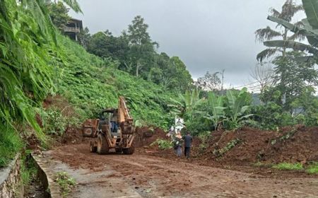 Tebing di Jalan Tanah Datar-Payakumbuh Sumbar Longsor, BPBD Minta Pengguna Akses Jalur Alternatif