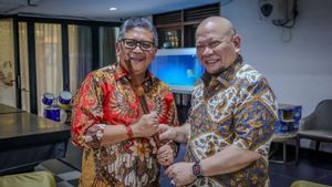 Circulating Photos Of La Nyalla Meeting Hasto PDIP, Observer: Political Parties Do Not Have The Right To Intervene In The Election Of DPD Leaders