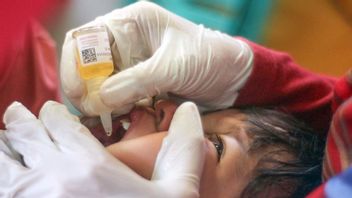 保健省は、スカブミで予防接種を受けた後に死亡した男性の赤ちゃんの年表を説明しました
