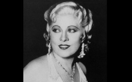 Pornografer Legendaris Broadway Mae West Ditangkap karena Sex dalam Sejarah Hari Ini, 9 April 1927