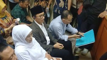 훌피파, 수라바야 팁이코르 법원에서 보조금 기금 부패 사건에 증인으로 출석하다