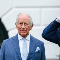 Trump Umbar Tawa Dapat Hadiah Lonceng Era Perang Dunia II dari Raja Inggris Charles