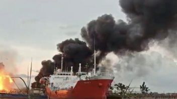 サマリンダ造船所で燃えている船を所有していた国会議員は、石油の積み込みを拒否し、船はちょうど修理されました 