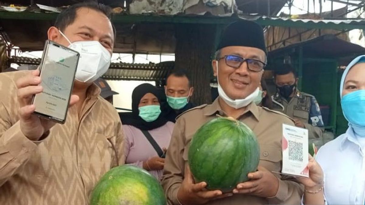 Keren! 634 Pedagang di Pasar Tradisional Narmada Lombok Barat Sudah Gunakan QRIS