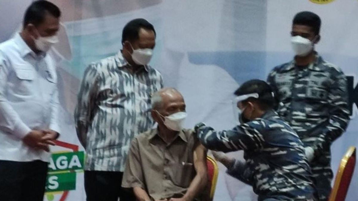 Le Ministre De L’Intérieur Tito Apprécie La Vaccination Contre La COVID-19 Dans Les îles Riau