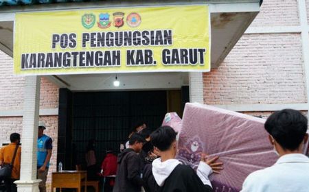 Tak Mau Ambil Risiko, Pemkab Garut Ungsikan Warga di Bantaran Sungai Hindari Bahaya Banjir