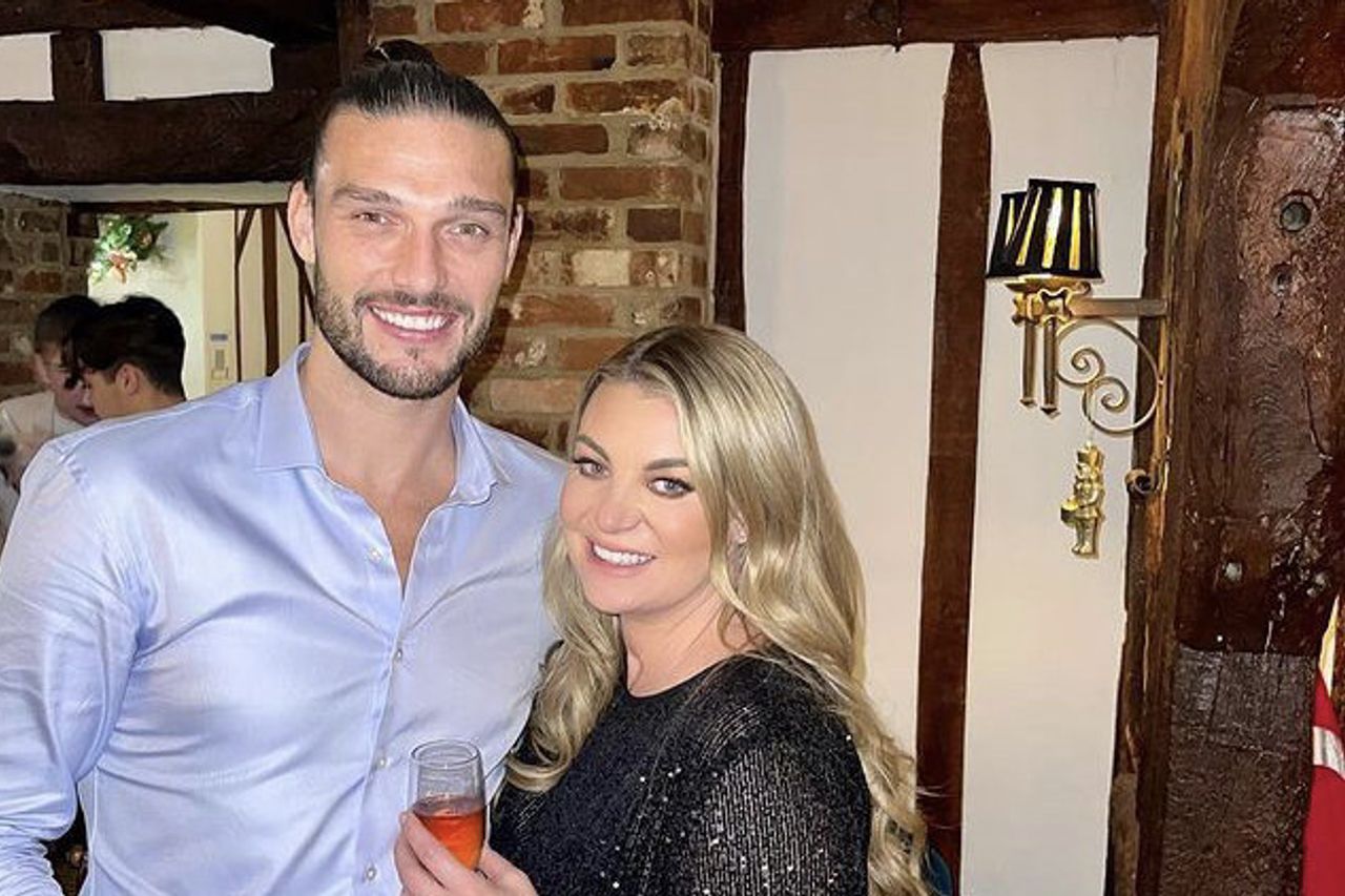 Viral Andy Carroll Sleeps With Sexy Blonde Woman In Dubai Ahead Of Wedding  Day With Billi Mucklow, Here's The Clarification