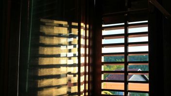 Knowing the Properties of Complete Light with Explanation