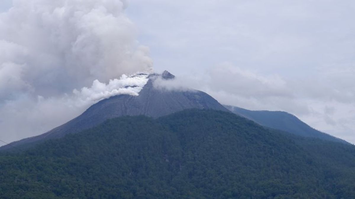PVMBG يذكر السكان بأن يكونوا على دراية بالأنشطة البركانية لجبل ليوتوبي
