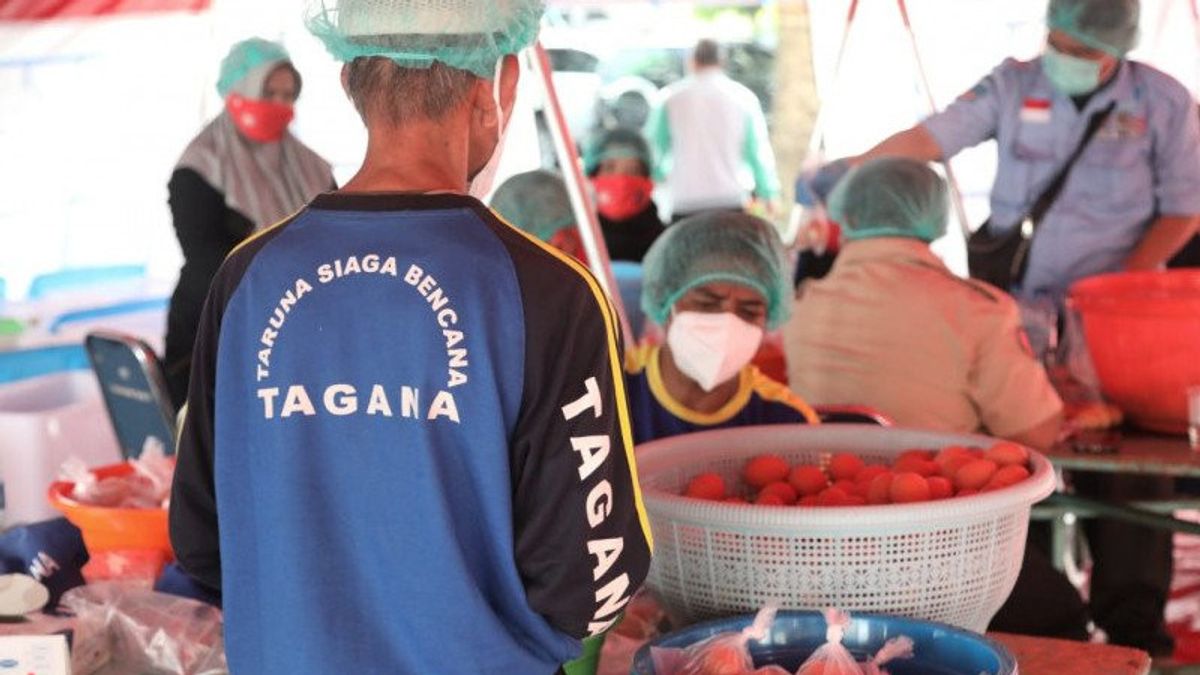 Risma Distribue Des œufs Pour Rendre Les Gens En Bonne Santé Pendant La Pandémie De COVID-19