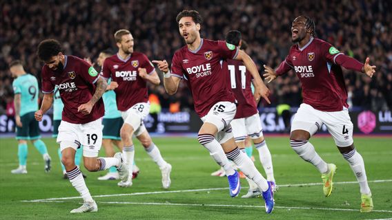 Détruisez les Loups avec quatre buts, West Ham envoie Tottenham Hotspur à la zone de dégradation