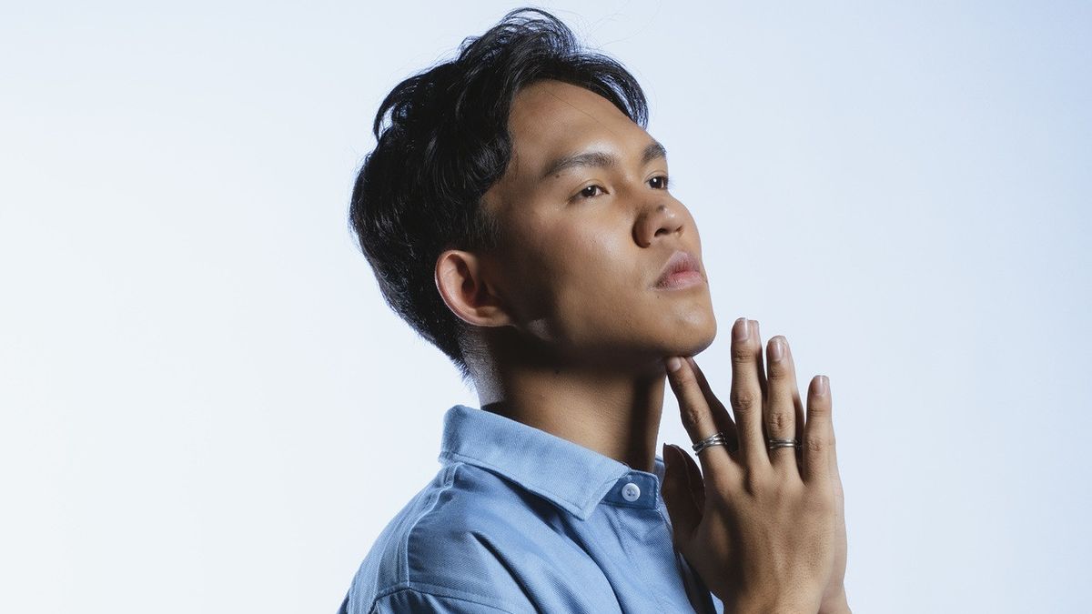 看起来不同,Fajar Noor加入撰写最新单曲上帝知道我们彼此的爱