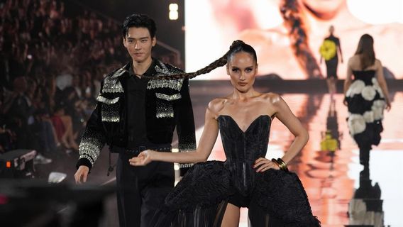 Sepangggung With Kendall Jenner At Paris Fashion Week 2023, Cinta Laura Feeling Honored