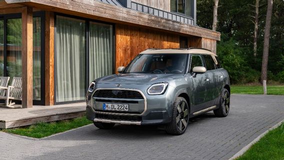 C, un modèle de niveau d’entrée mini qui est irrité au carburéacteur