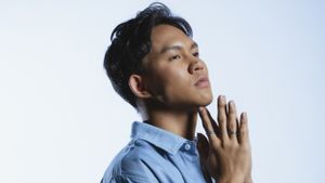 Tampil Beda, Fajar Noor Ikut Menulis Single Terbaru <i>Tuhan Tahu Kita Saling Cinta</i>