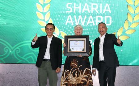 [FOTO] Unit Usaha Syariah Danamon Dapat Penghargaan pada Ajang 13th Infobank Sharia Recognition 2024