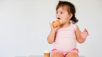 Risiko Obesitas pada Anak Meningkat Akibat Camilan yang Keliru