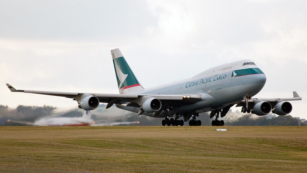 Terinfeksi COVID-19 saat Transit di Frankfurt, Cathay Pacific Pecat Tiga Pilot